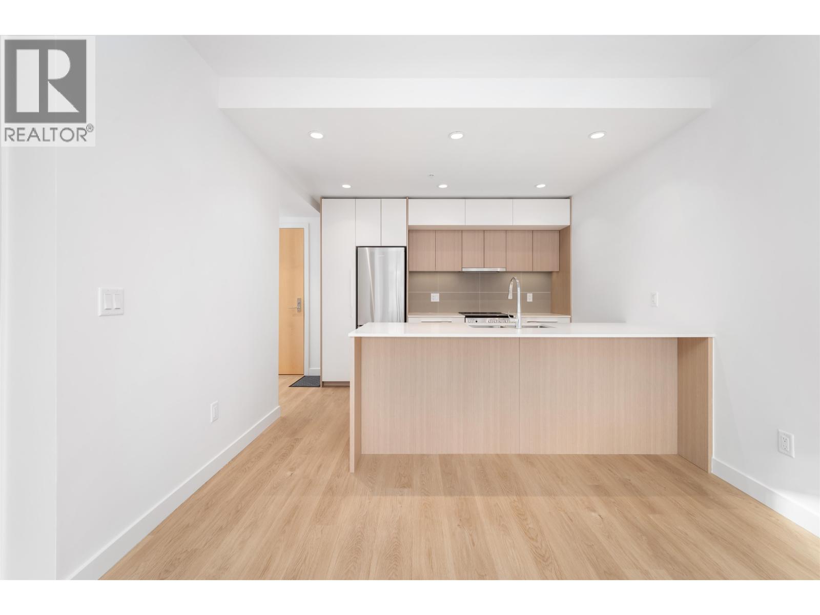 214 9888 UNIVERSITY CRESCENT, Burnaby