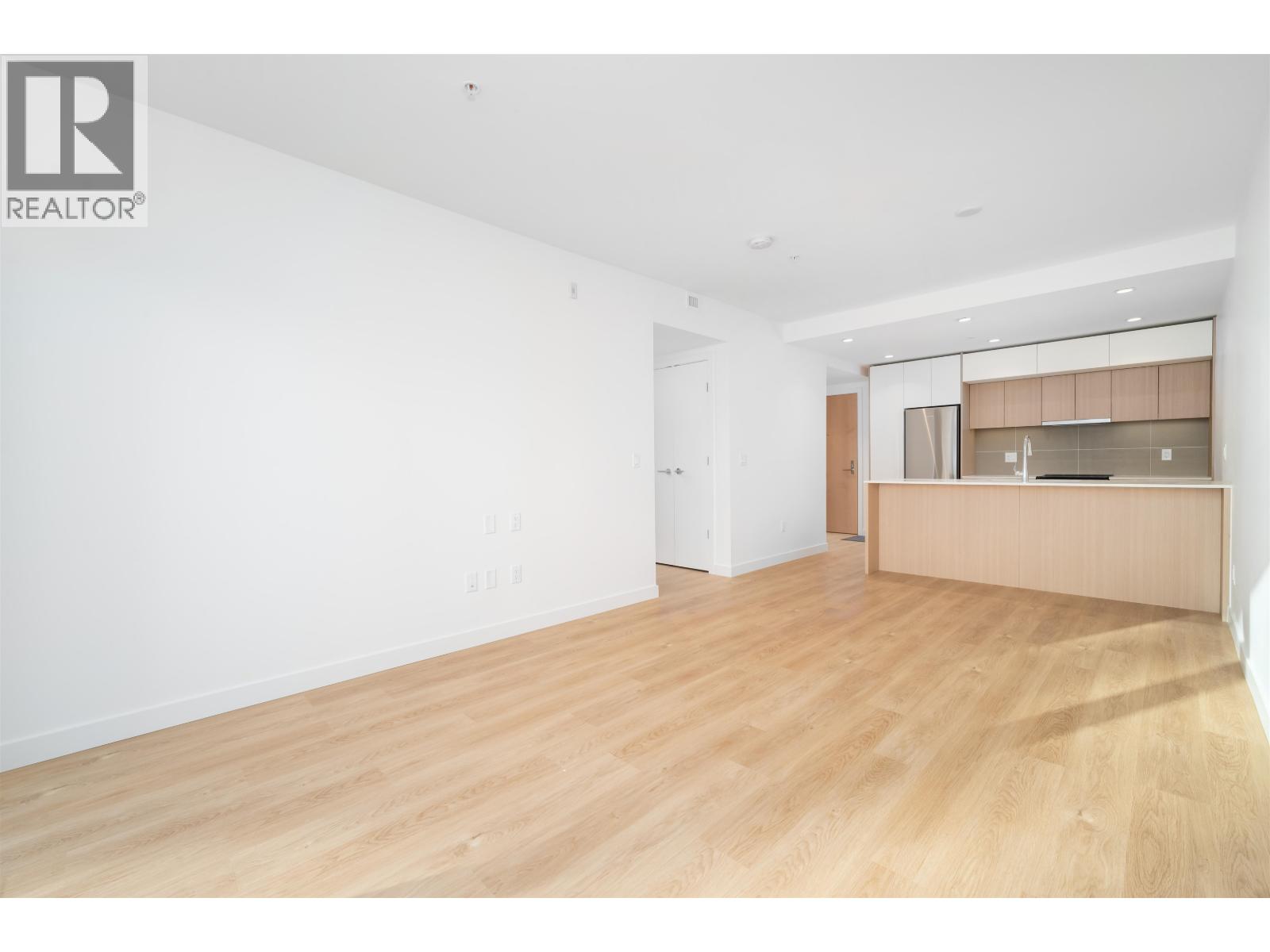 214 9888 UNIVERSITY CRESCENT, Burnaby