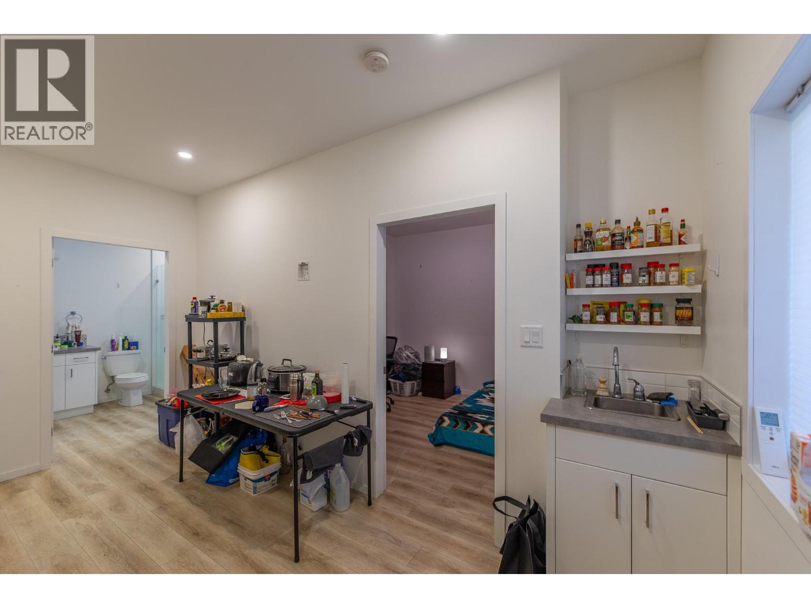 #101 490 Eckhardt Avenue - 30