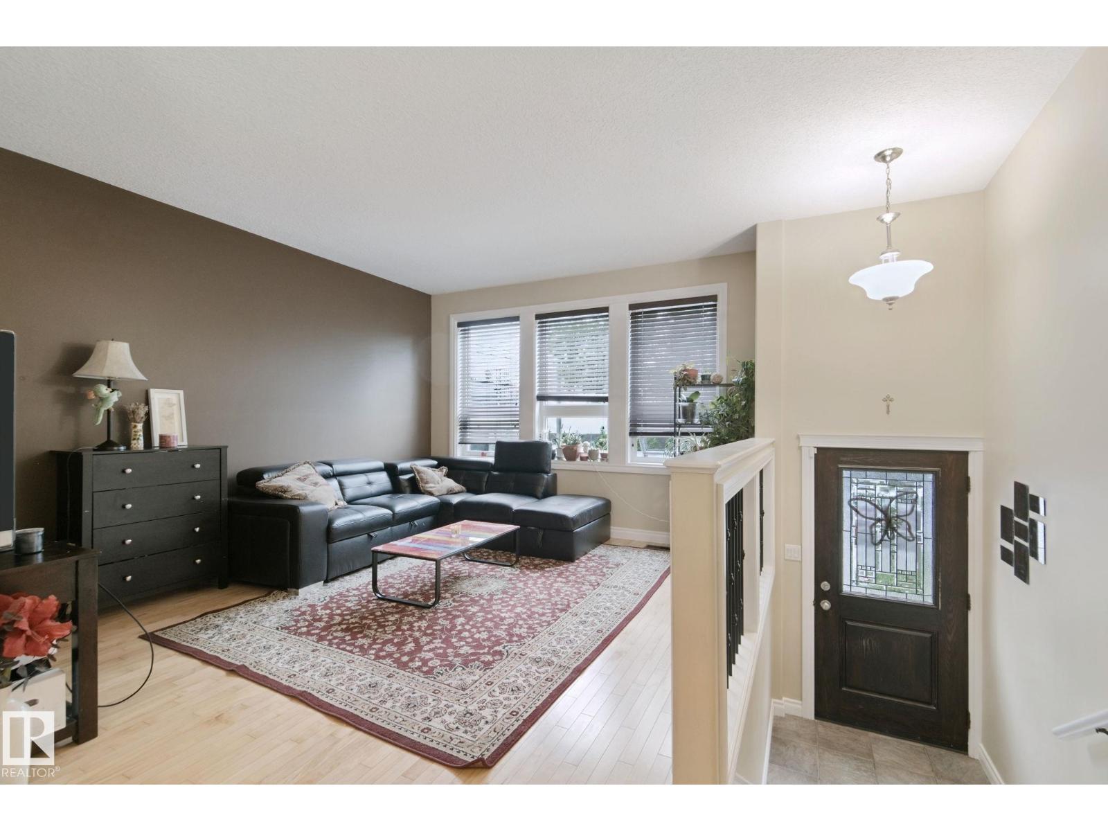 10416 69 AV NW - 10