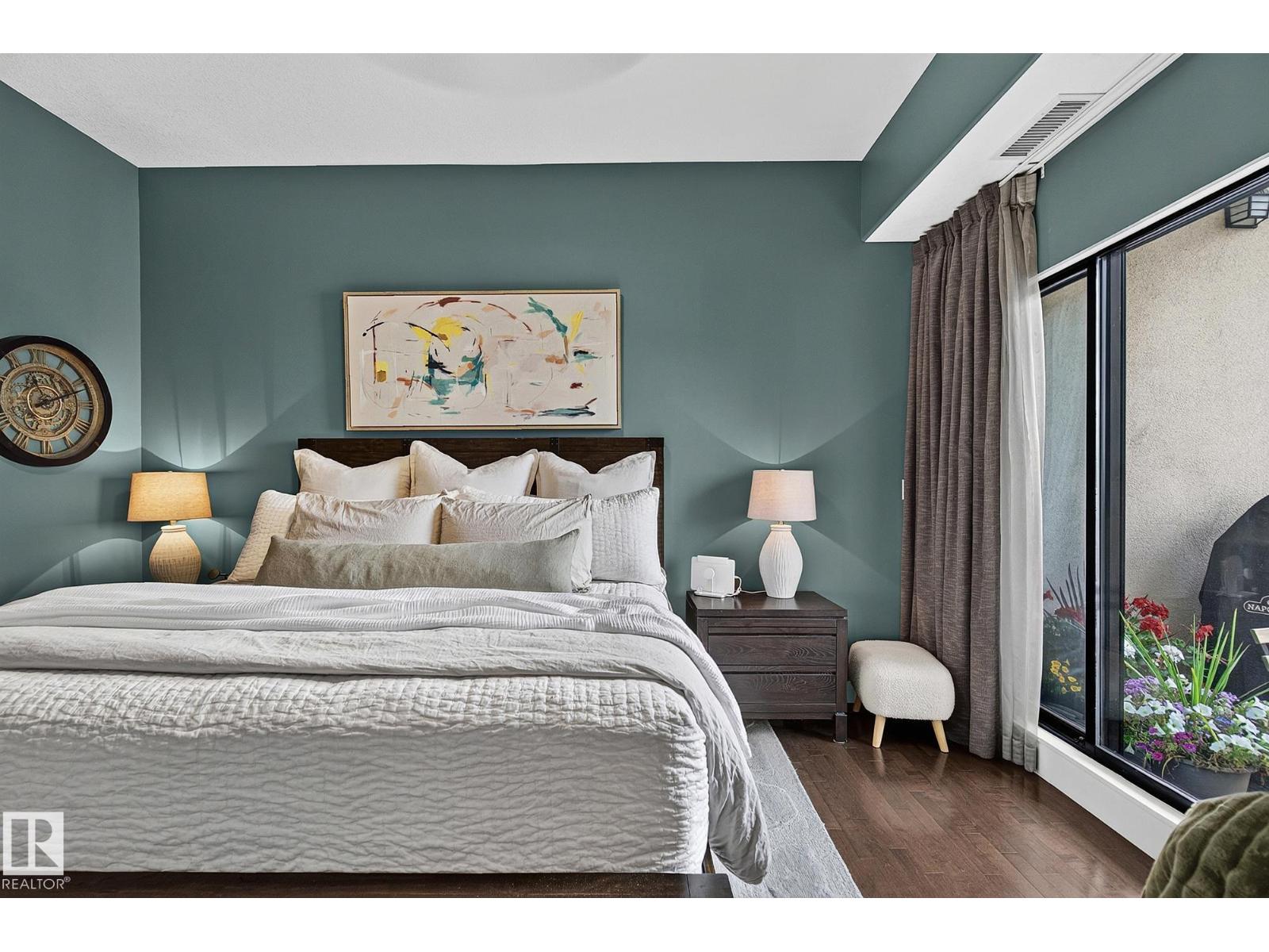 #1102 10319 111 ST NW - 38