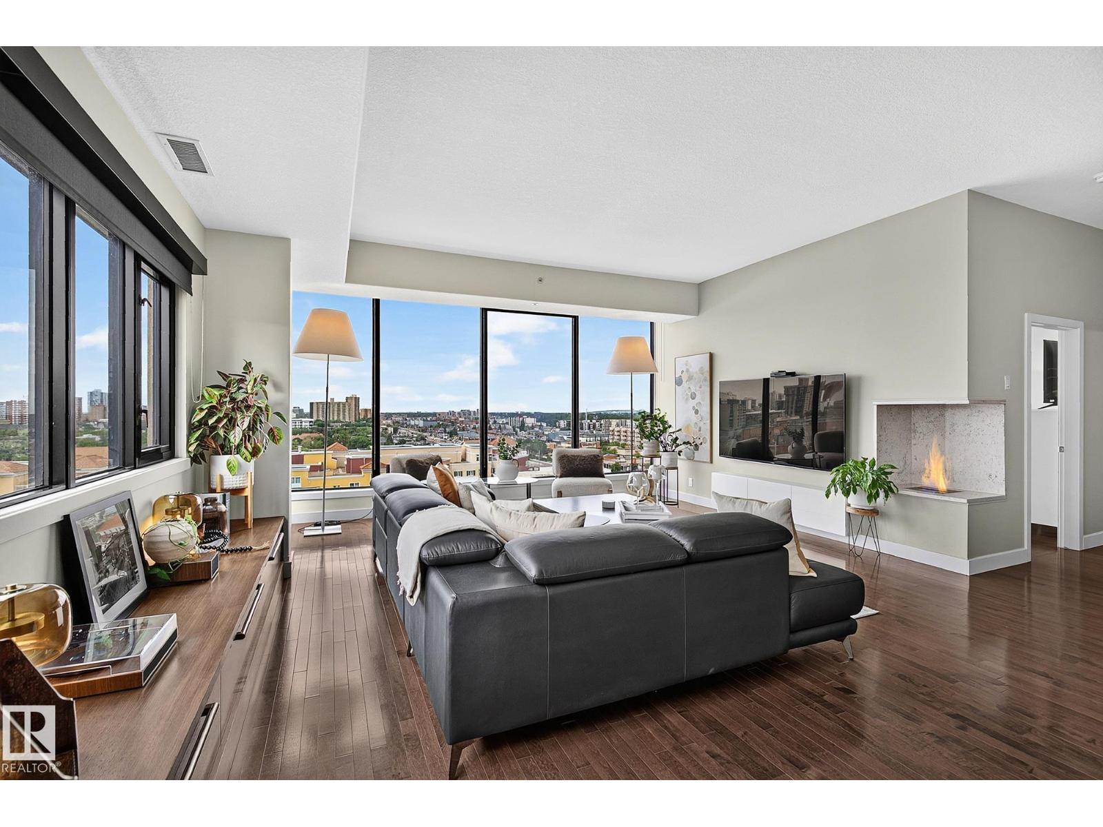 #1102 10319 111 ST NW - 8