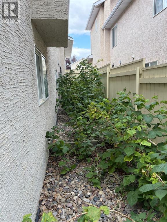 94 Fairmont Garden Road S - Image 36