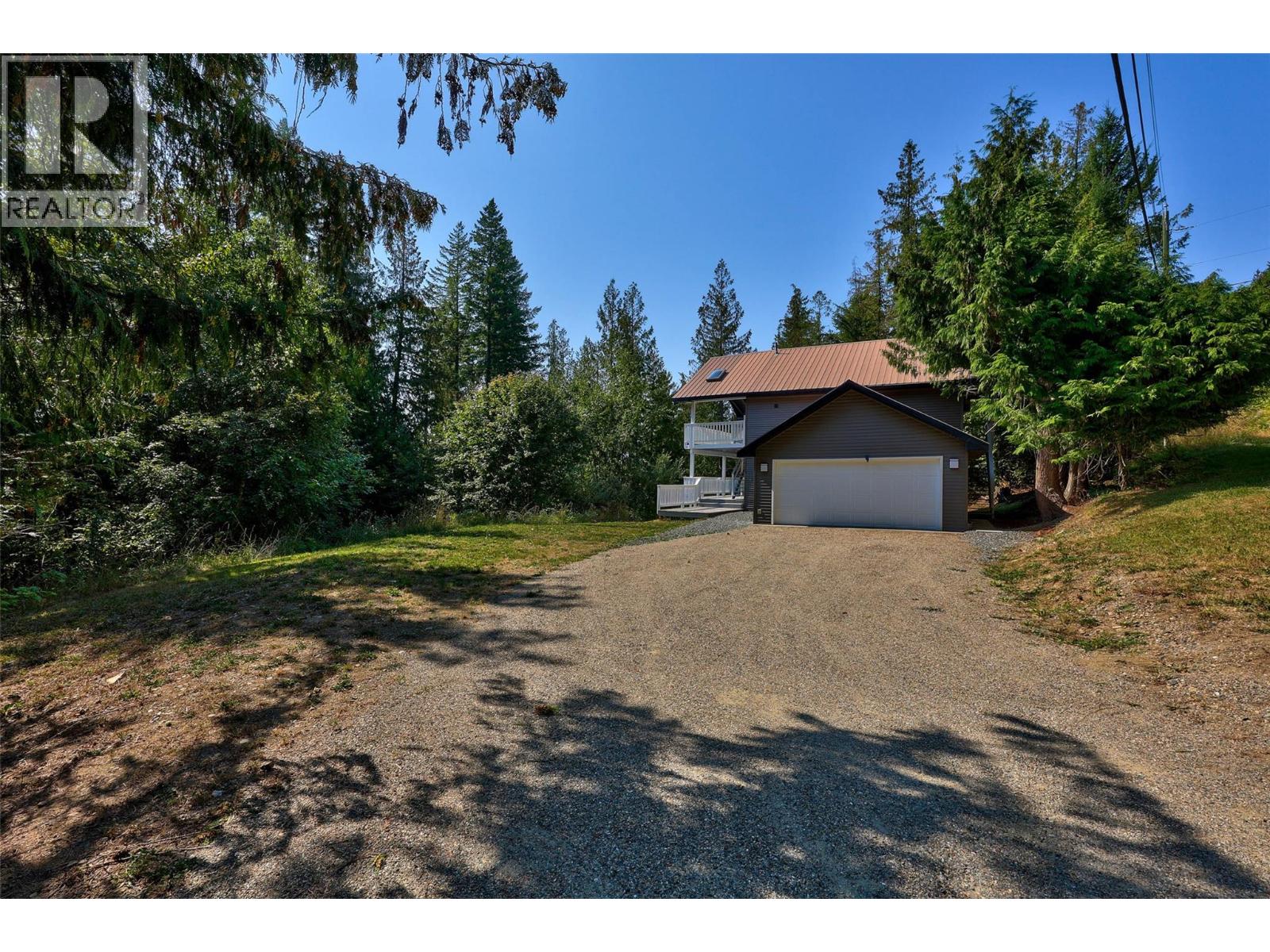 2725 VICKERS Trail, Anglemont