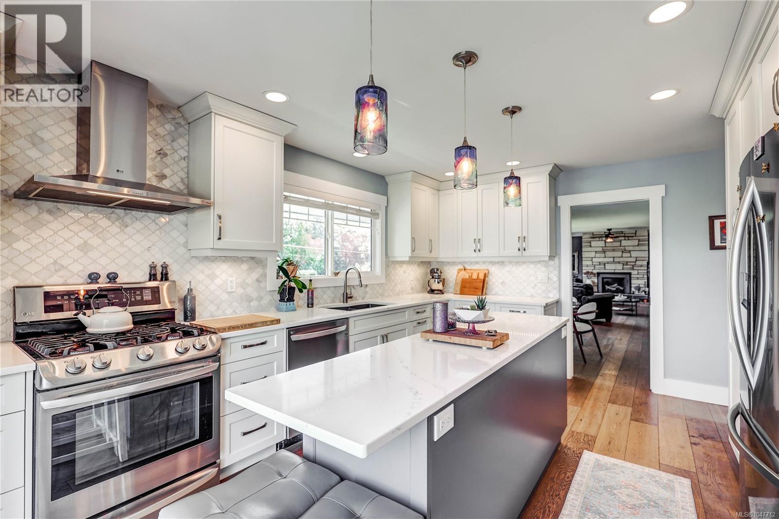 853 Glenhale Cres, Parksville
