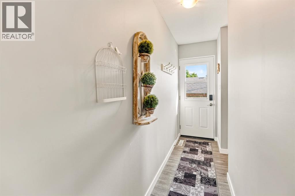 Listing photo – 21 Malcolm Crescent, Red Deer