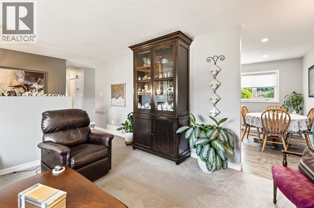 Listing photo – 21 Malcolm Crescent, Red Deer