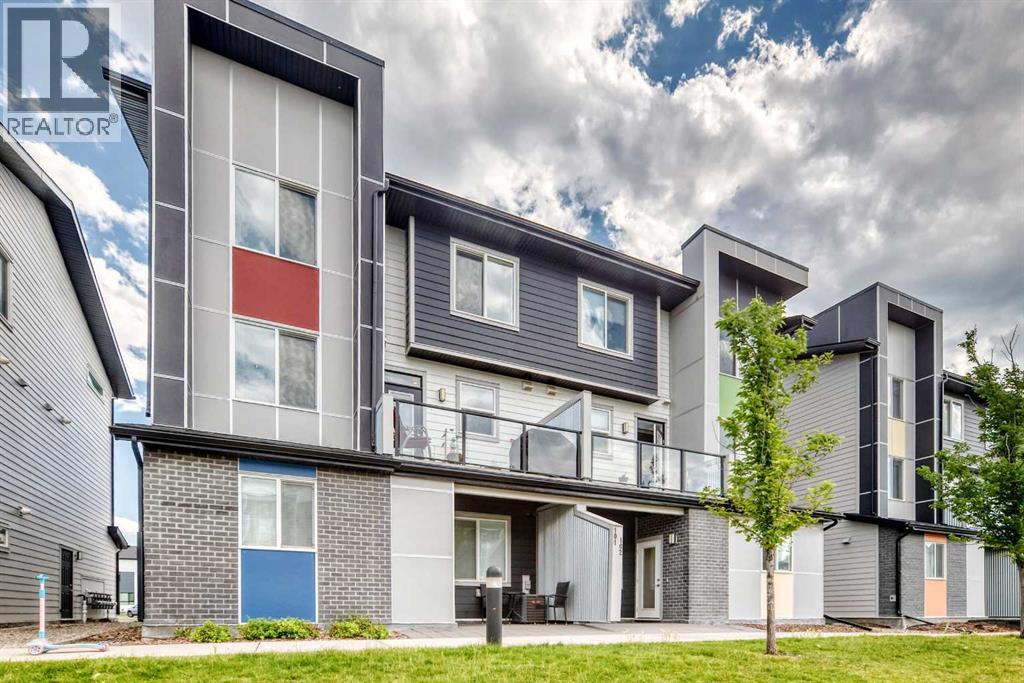 203, 120 Redstone Walk NE