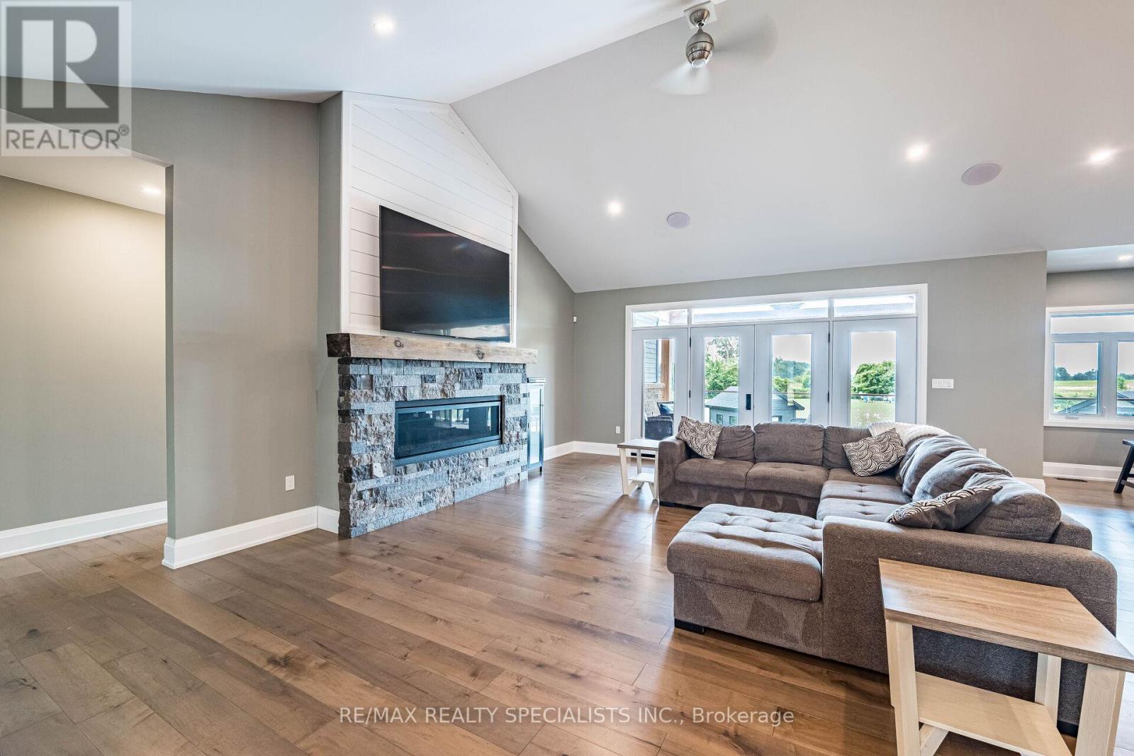 6 RUTLEDGE HEIGHTS - Image 12