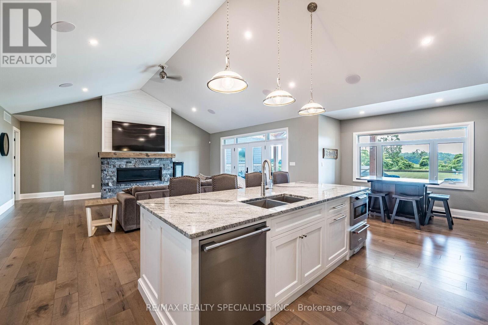 6 RUTLEDGE HEIGHTS - Image 18