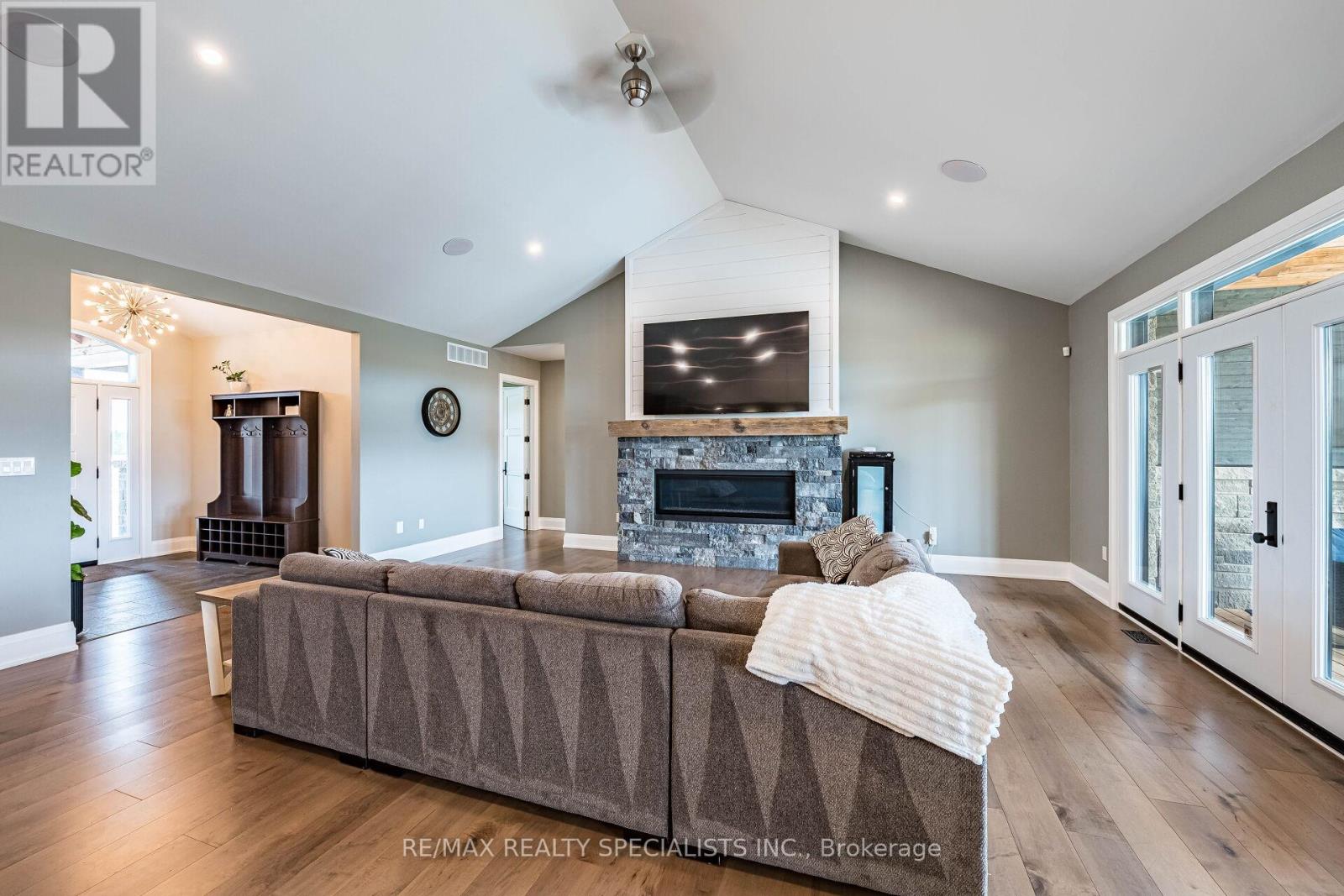 6 RUTLEDGE HEIGHTS - Image 19