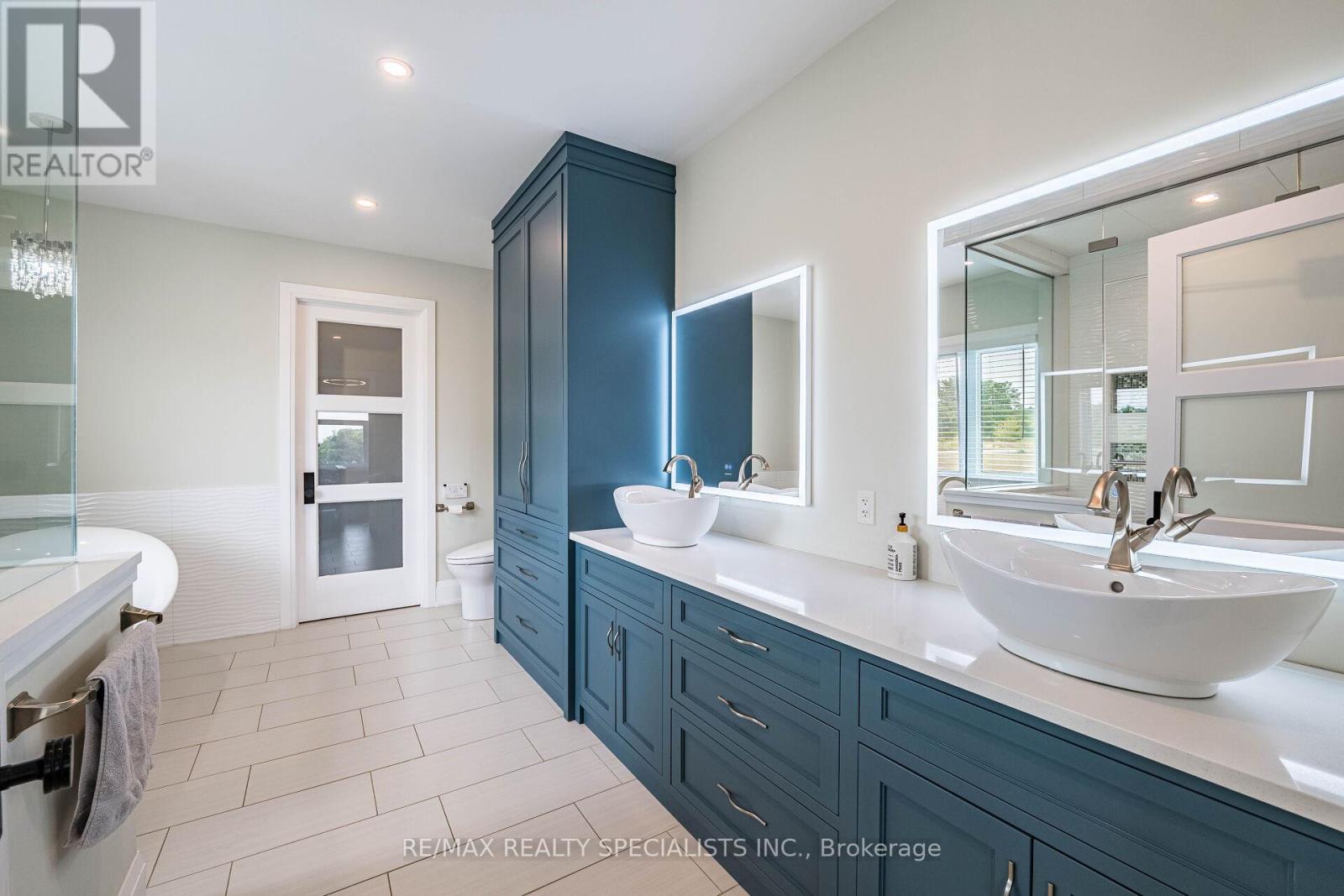 6 RUTLEDGE HEIGHTS - Image 22