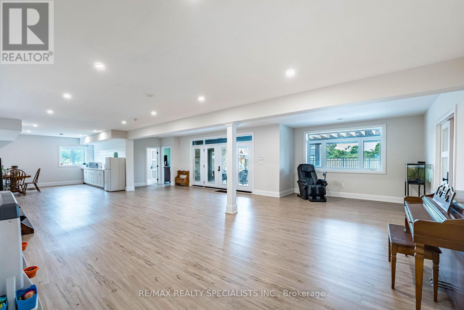 6 RUTLEDGE HEIGHTS - Image 39