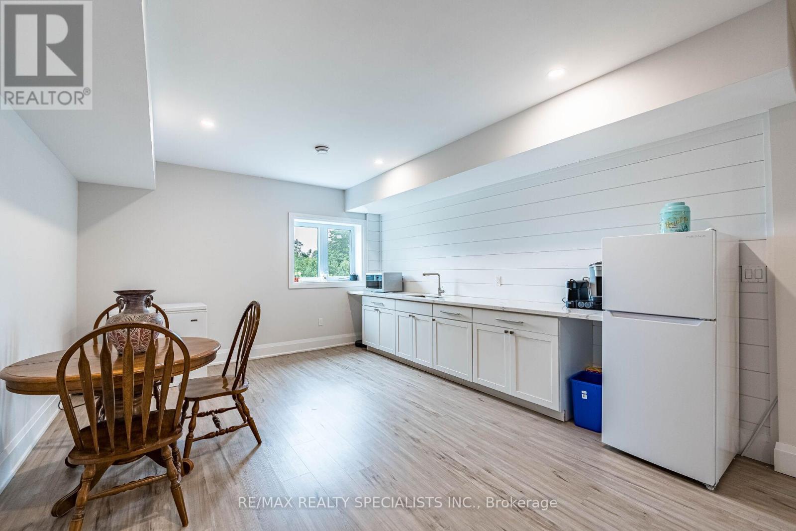 6 RUTLEDGE HEIGHTS - Image 40