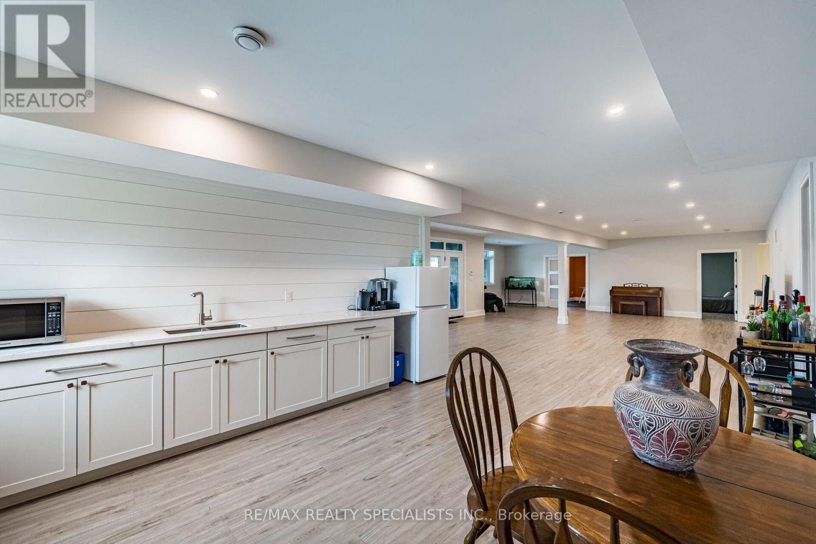 6 RUTLEDGE HEIGHTS - Image 41