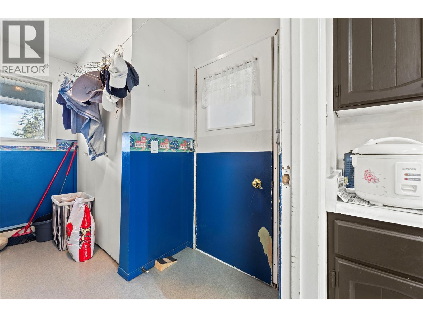 3271 10 Avenue SE - 6