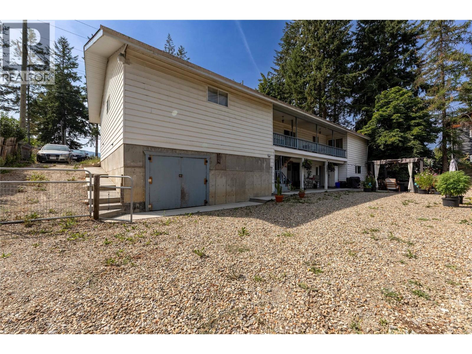  3271 10 Avenue Southeast, Salmon Arm