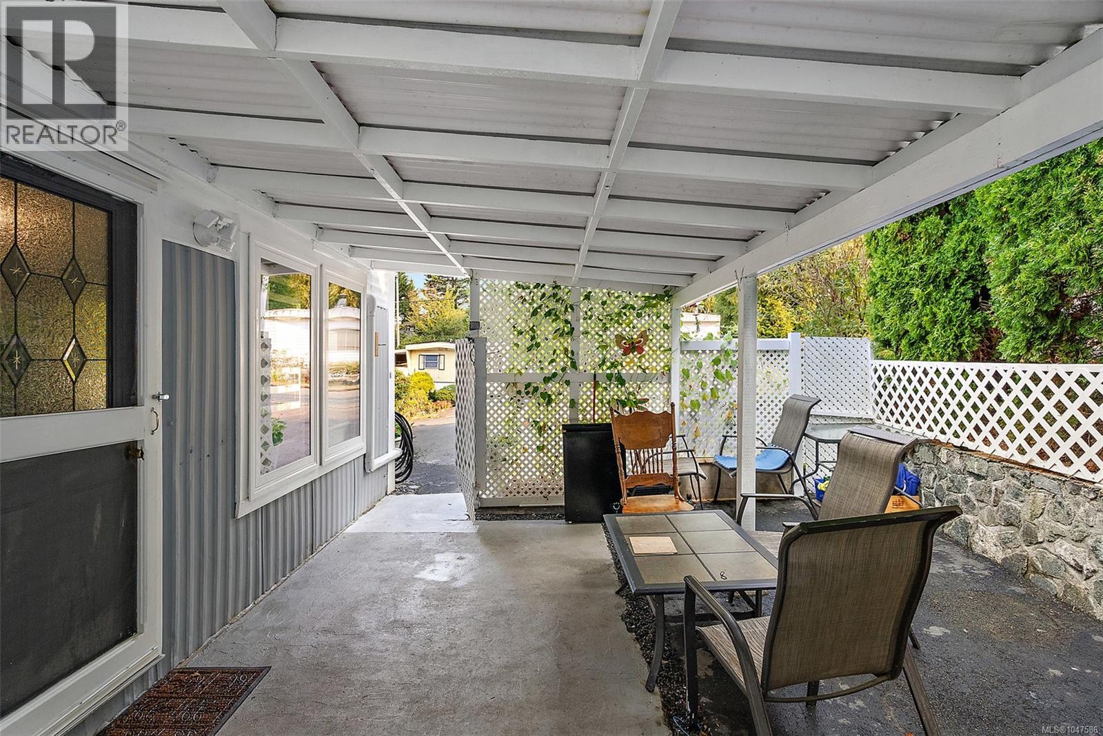 #19 2587 SELWYN Rd - Image 17