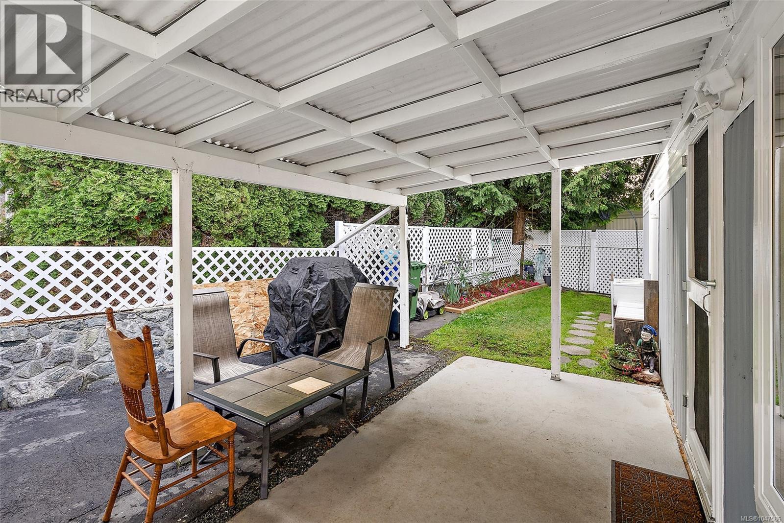 #19 2587 SELWYN Rd - 18