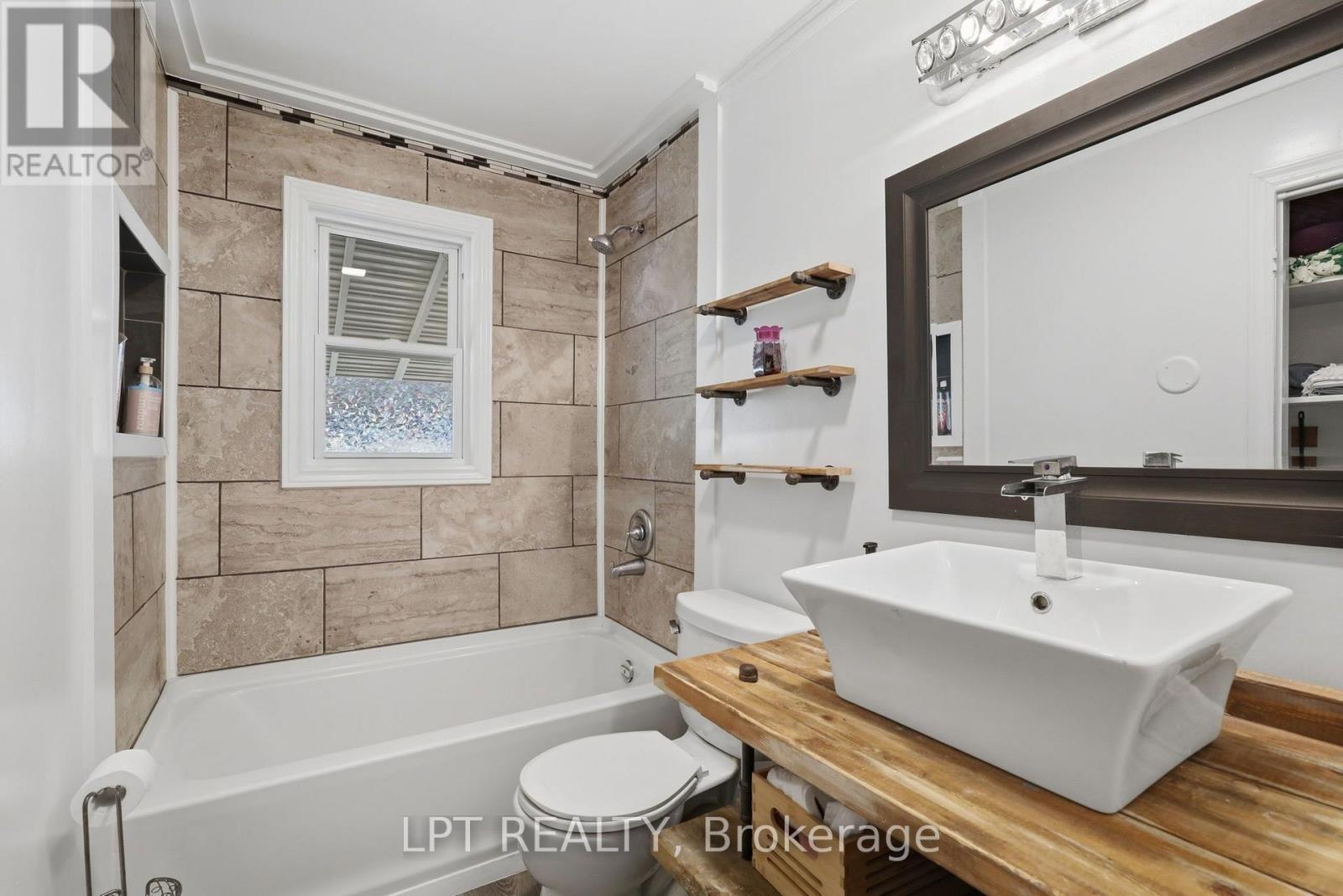 2 bedroom Single Family interior view, 228 Highbury Avenue, London East (East O), Ontario