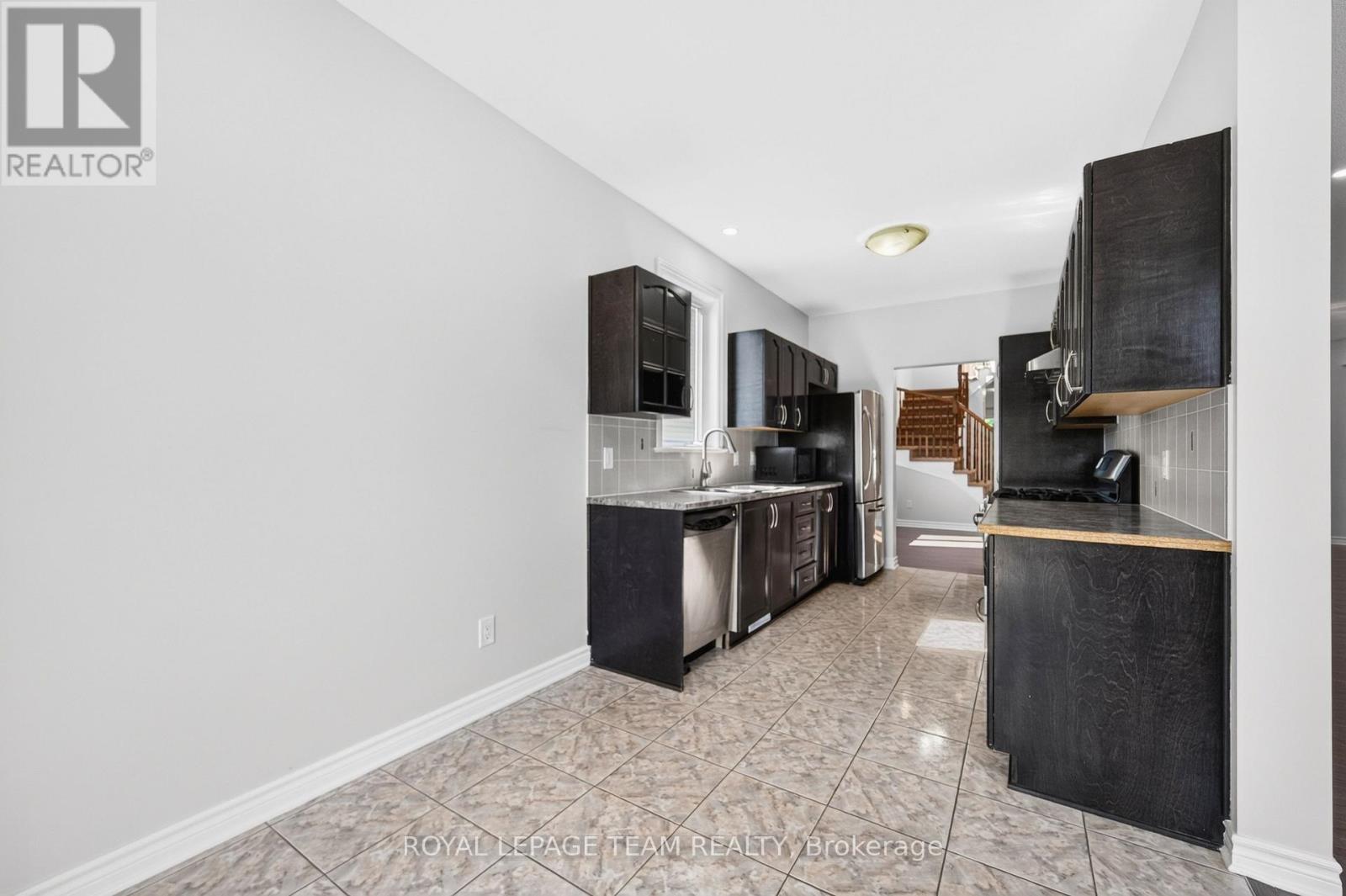 686 WHITE ALDER AVENUE - 13