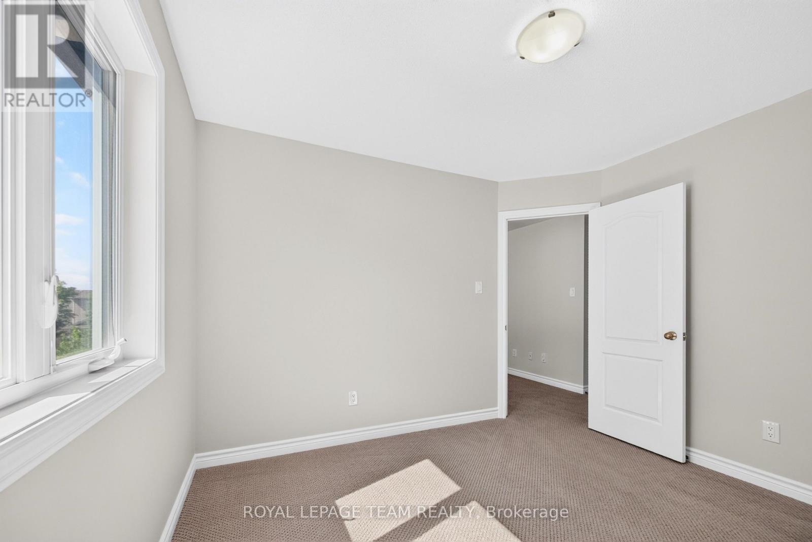 686 WHITE ALDER AVENUE - Image 25