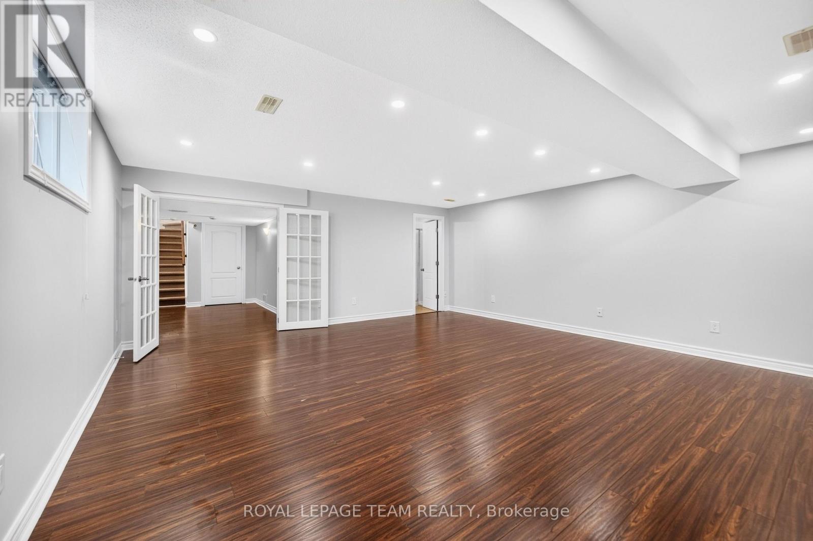 686 WHITE ALDER AVENUE - 39
