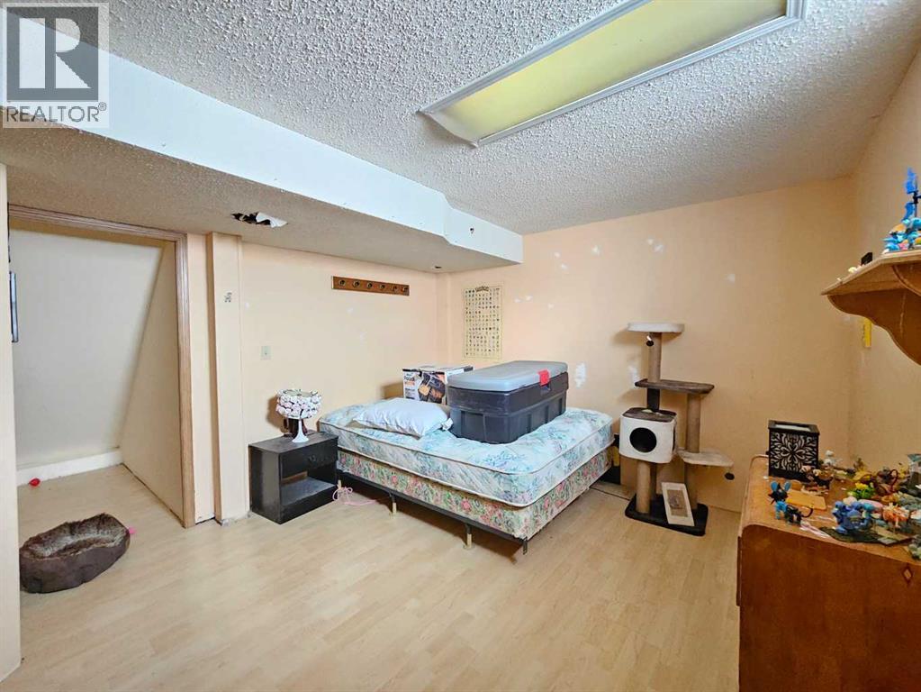 406 8 Street S - 12