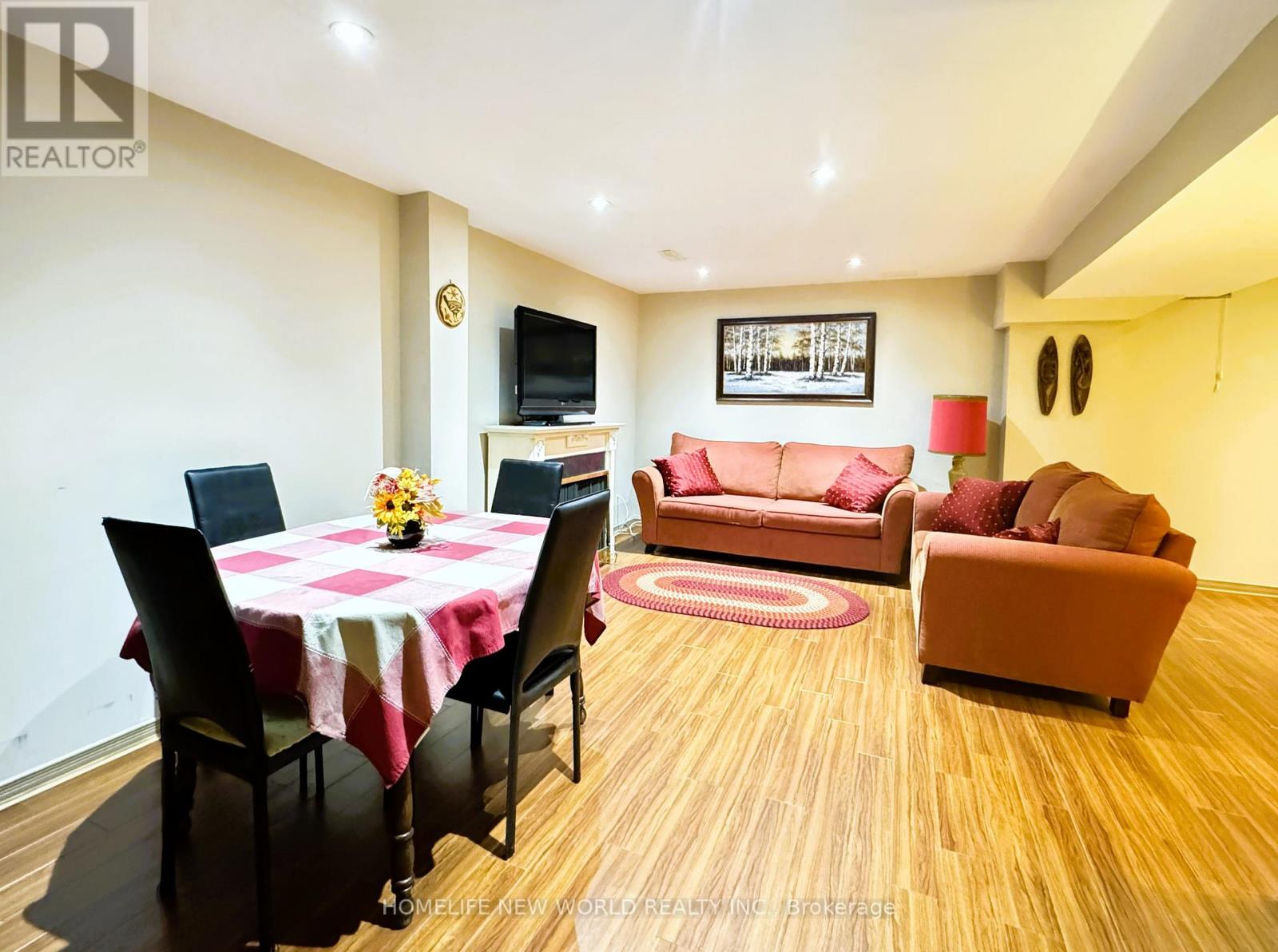 2326 YORKTOWN CIRCLE - 31