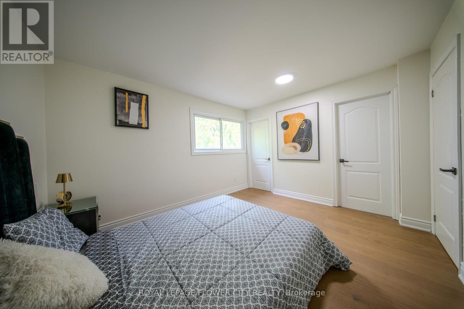 6 CRENSHAW CRESCENT - 24