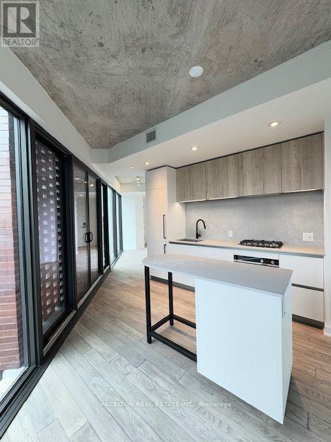 #514 2625 DUNDAS STREET W - 1