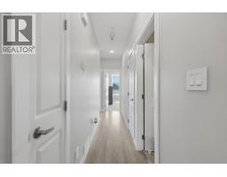 3pc Ensuite bath - 2352 Bossert Avenue, Kamloops, BC V2B4V6 Photo 12