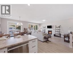 Living room - 2352 Bossert Avenue, Kamloops, BC V2B4V6 Photo 9