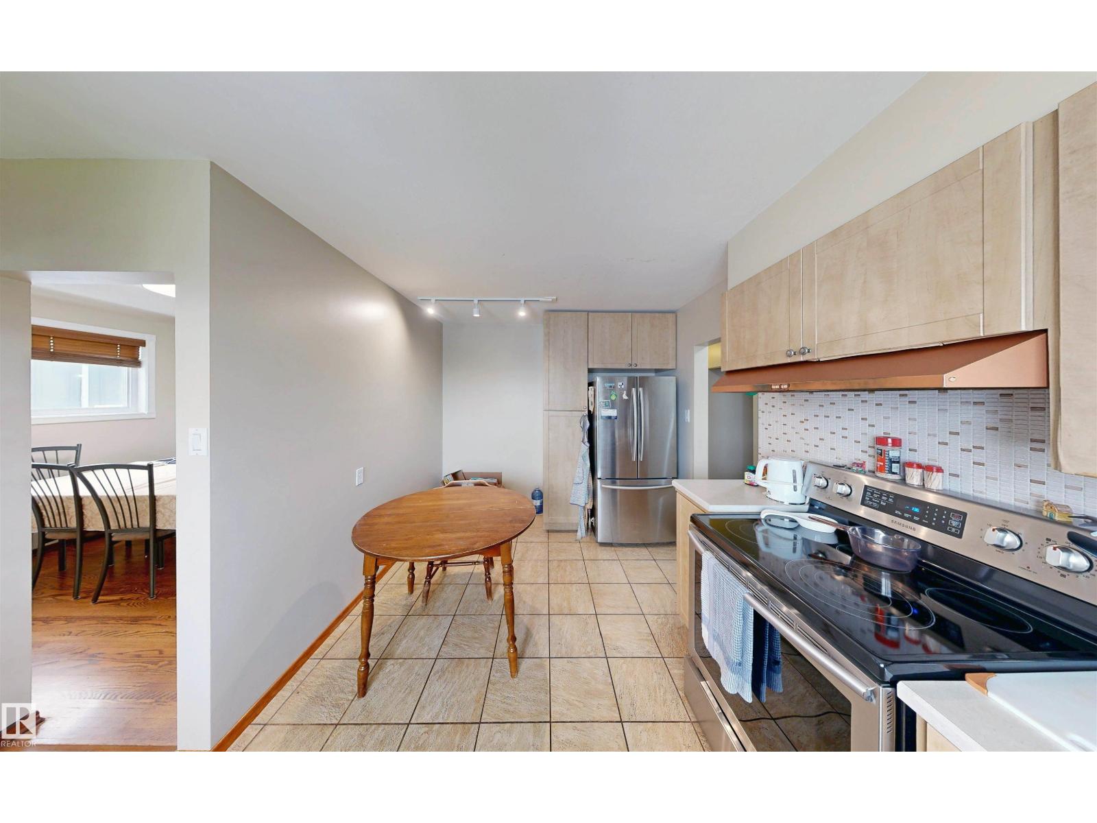 9531 74 ST NW - 10