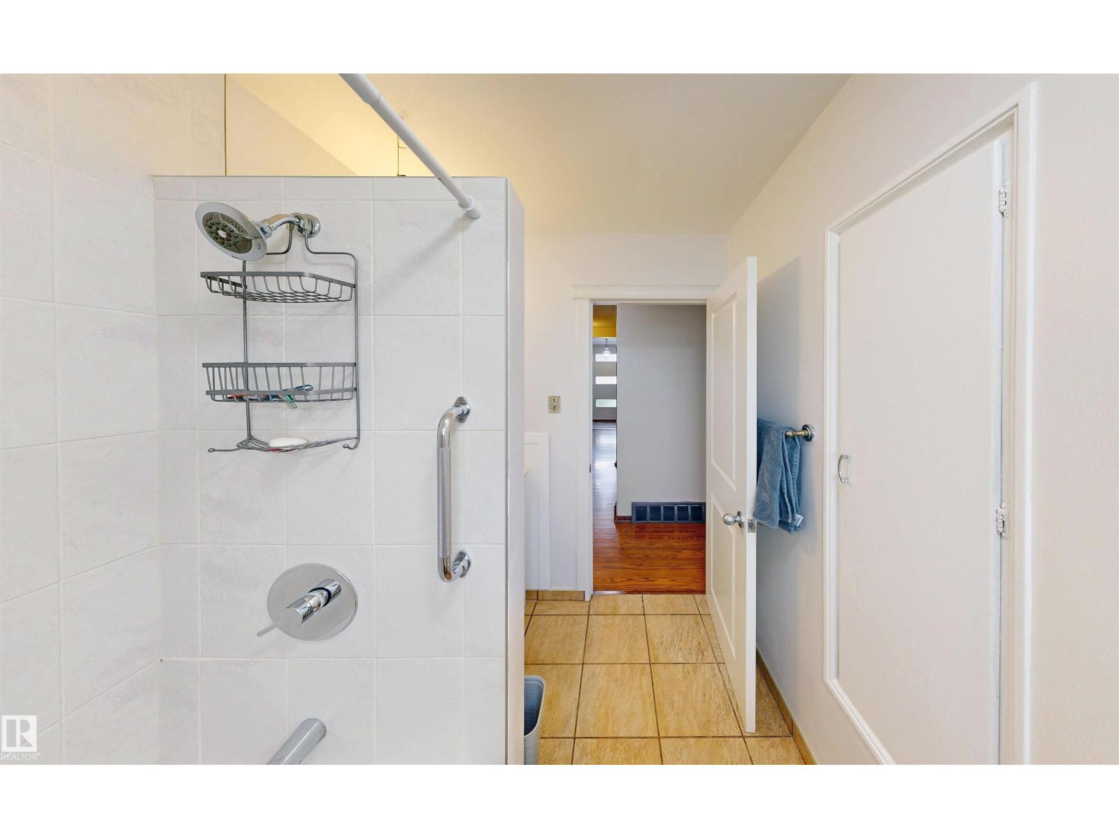 9531 74 ST NW - 16