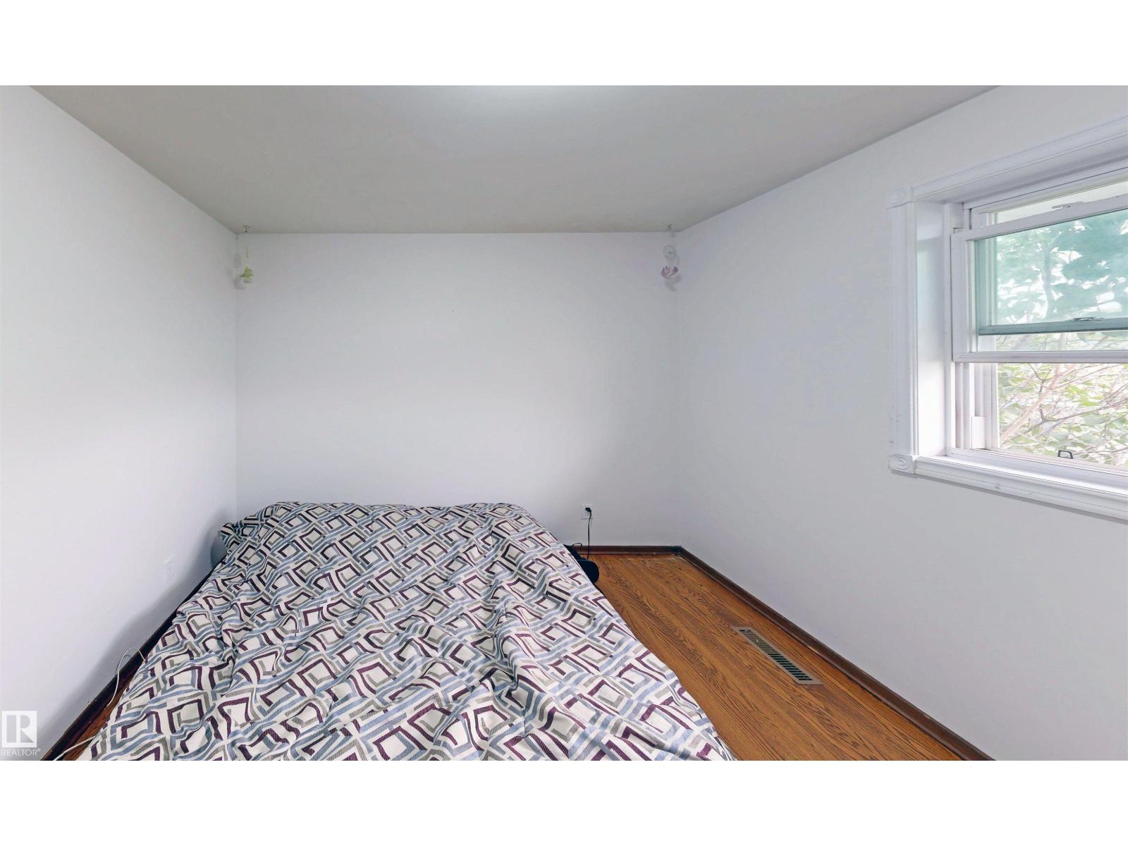 9531 74 ST NW - 17