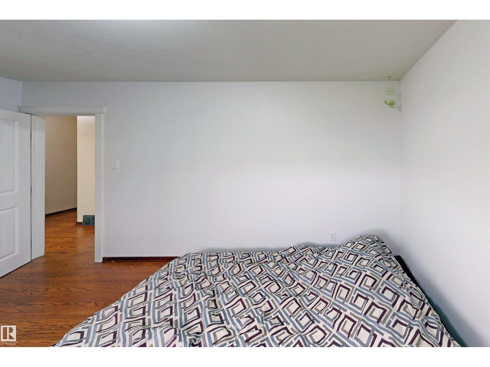 9531 74 ST NW - 18