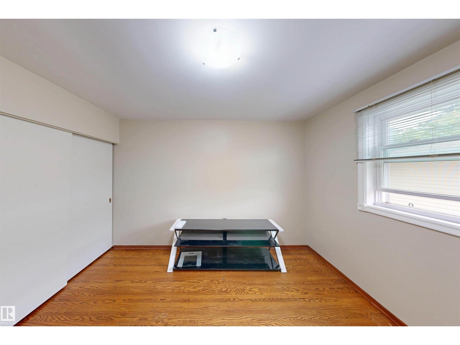 9531 74 ST NW - 19