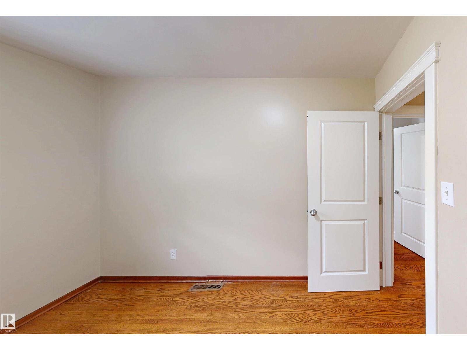 9531 74 ST NW - 20