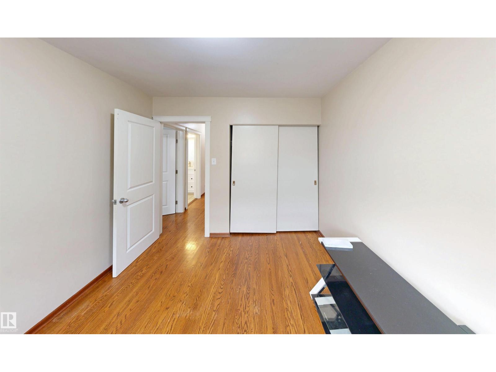 9531 74 ST NW - 21
