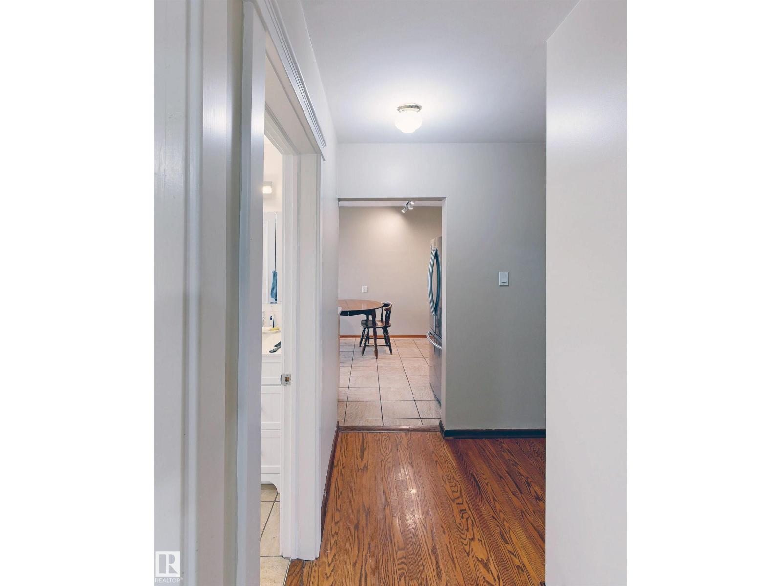 9531 74 ST NW - 22