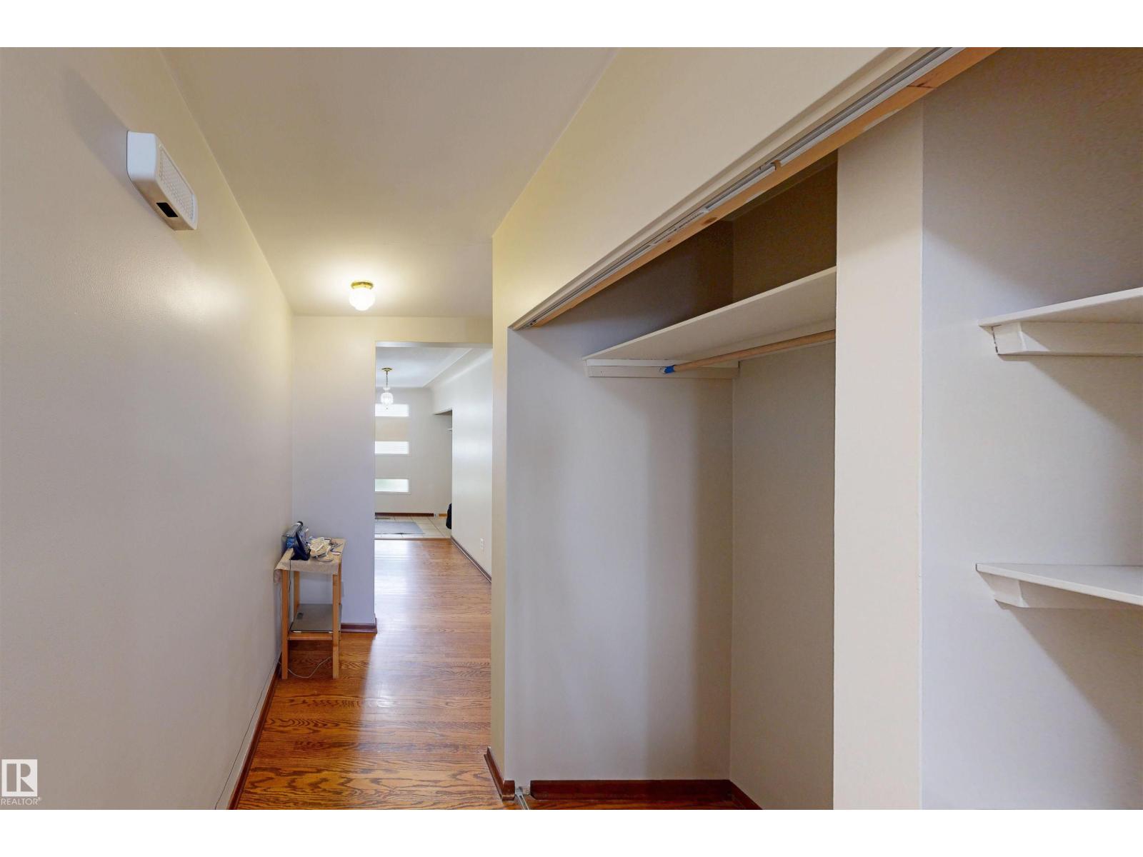 9531 74 ST NW - 23