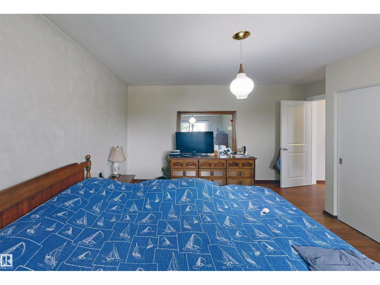 9531 74 ST NW - 25