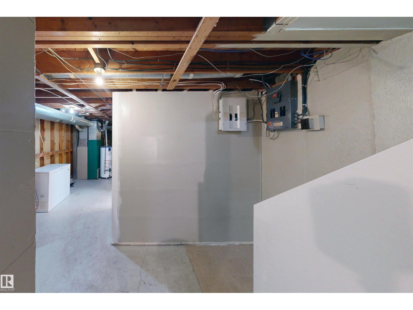 9531 74 ST NW - 28