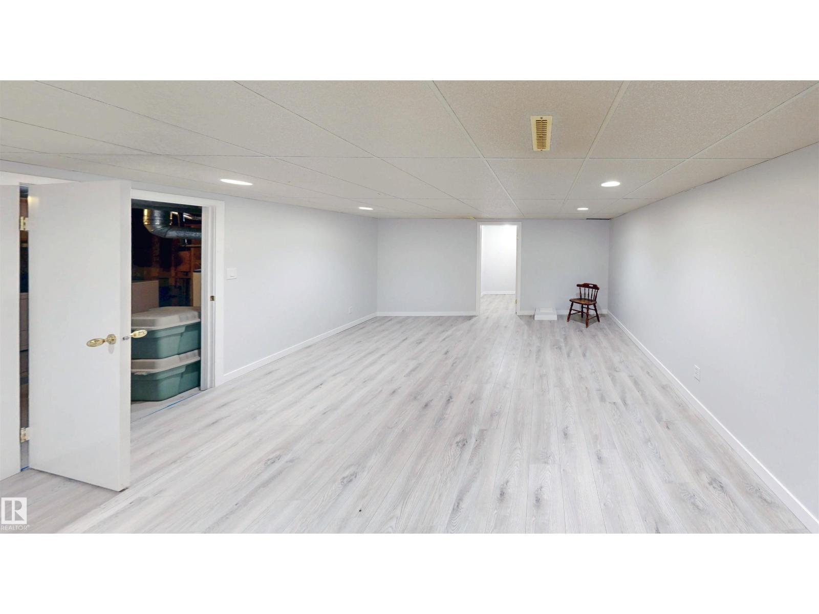 9531 74 ST NW - 31