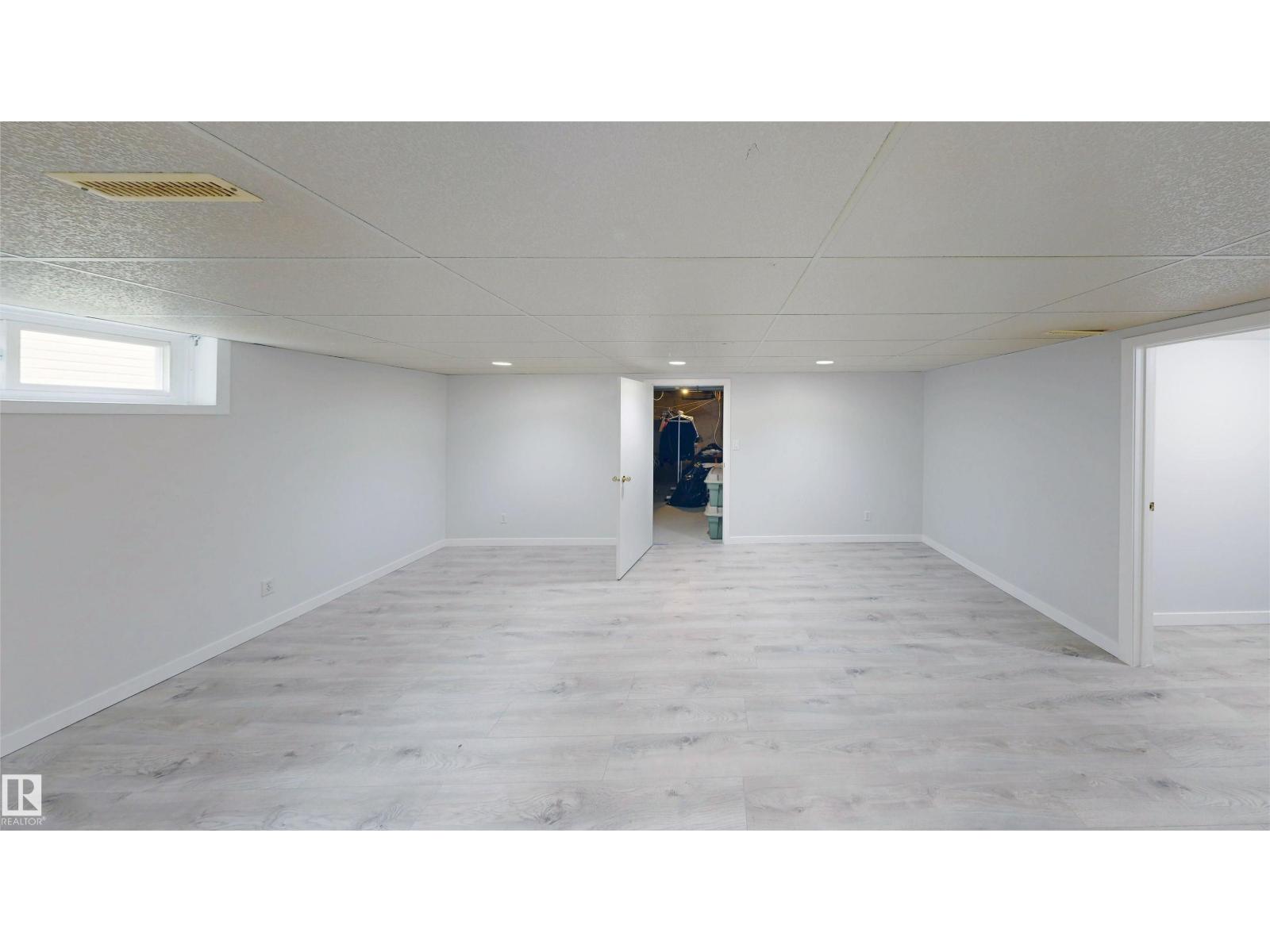 9531 74 ST NW - 32