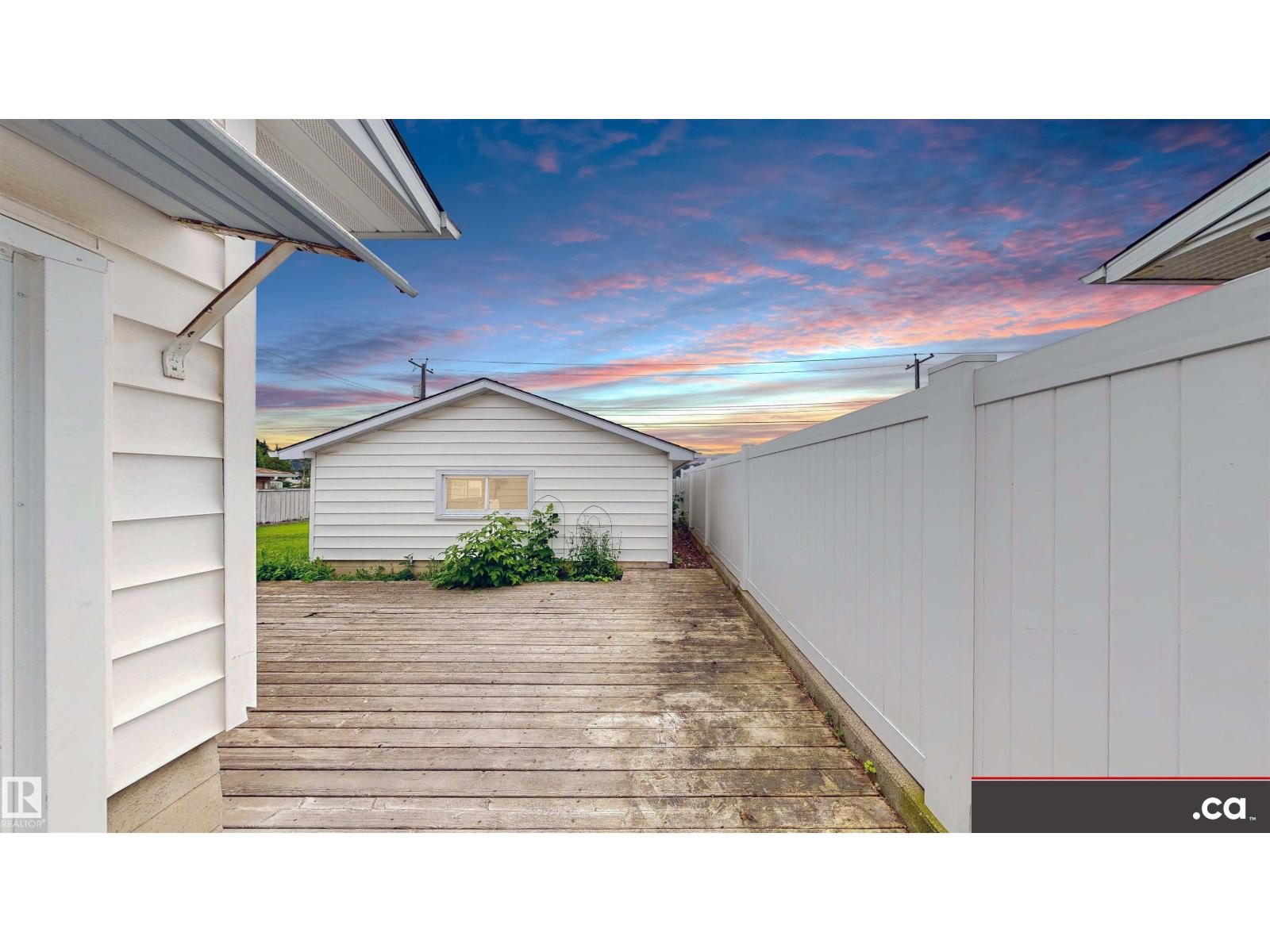 9531 74 ST NW - 39