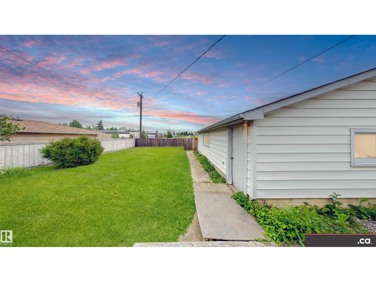 9531 74 ST NW - 42
