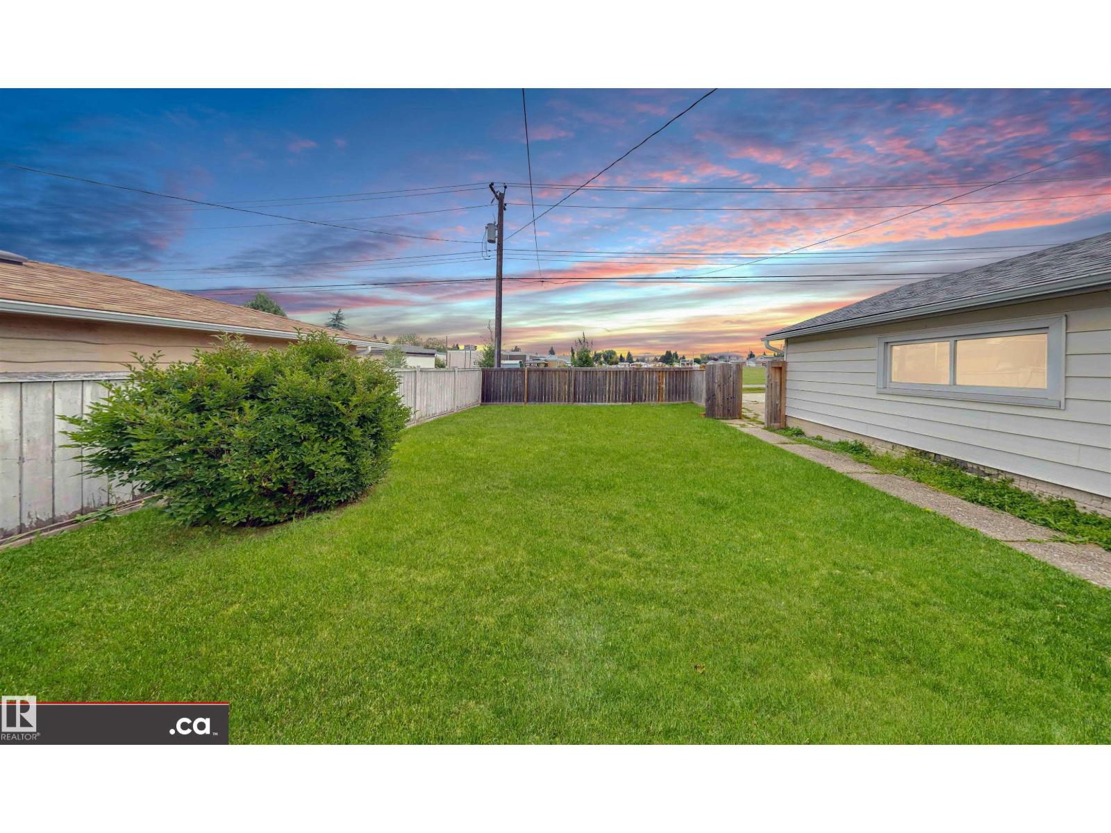 9531 74 ST NW - 43