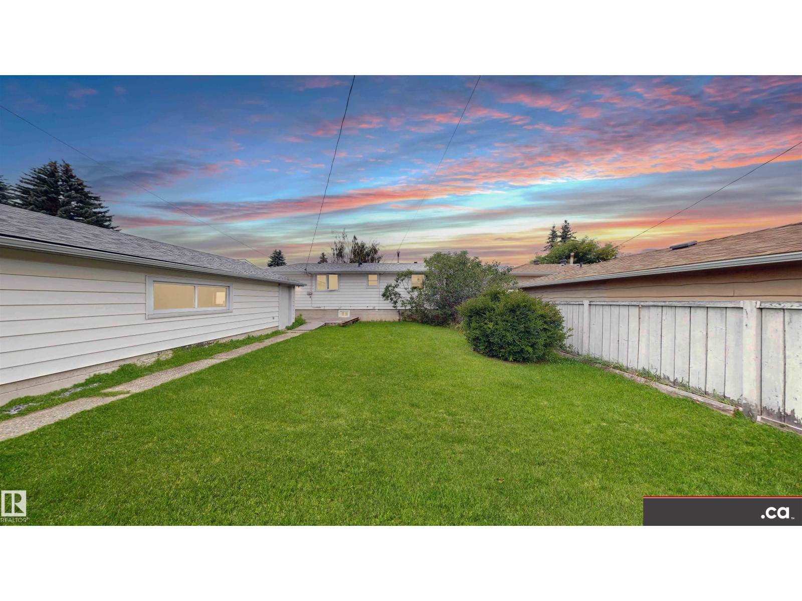 9531 74 ST NW - 44